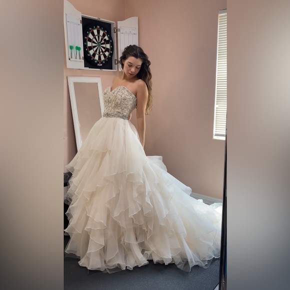 Mori Lee - Picture 1 of 3